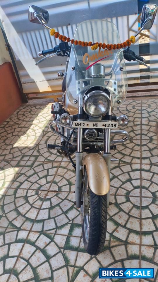 Golden Bajaj Avenger Cruise 220