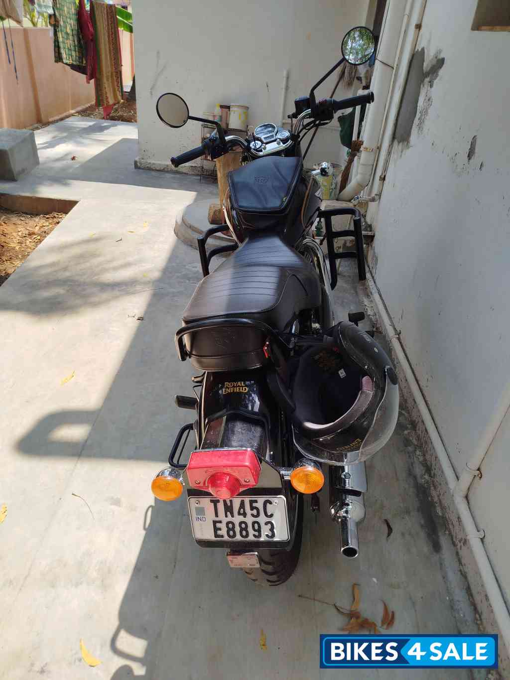 Black Royal Enfield Bullet 350