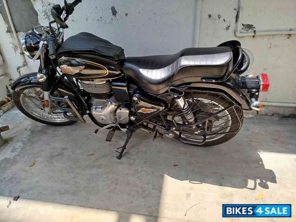 Black Royal Enfield Bullet 350