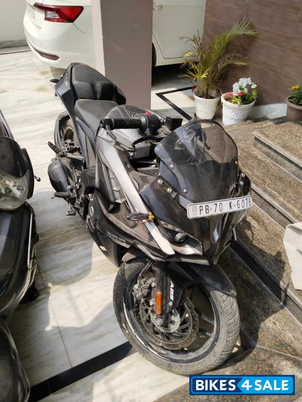 Black Bajaj Pulsar RS 200