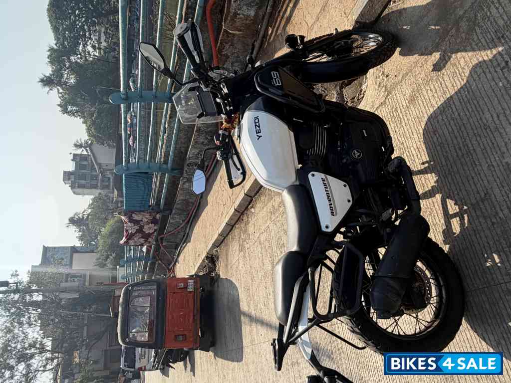 White Yezdi Adventure Matte 2024