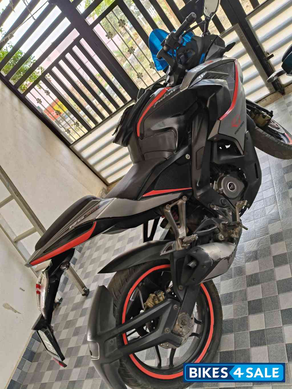 Bajaj Pulsar RS 200