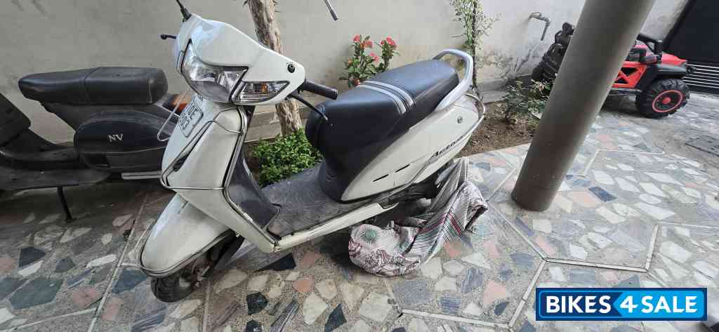 White Honda Activa