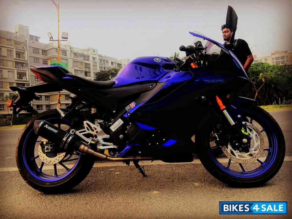 Blue Yamaha R15 V4