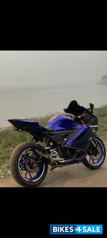 Blue Yamaha R15 V4