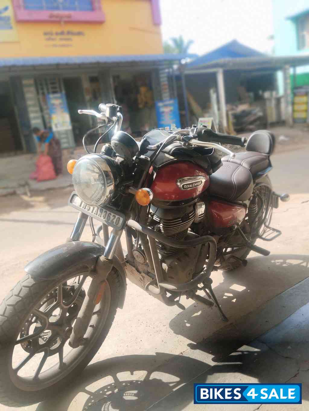 Red And Black Royal Enfield Meteor 350 Supernova