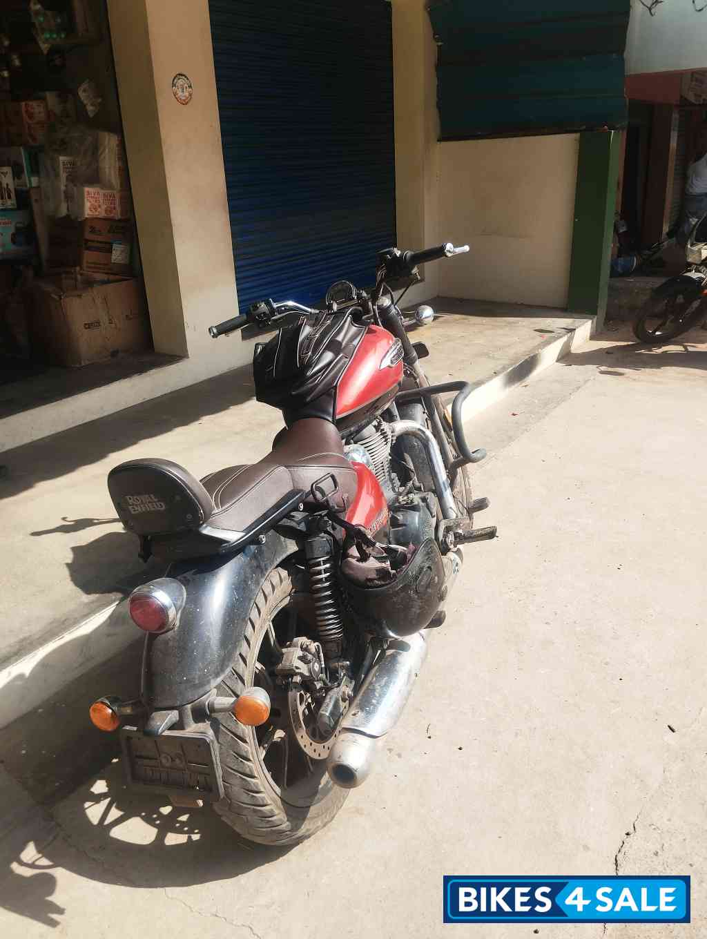 Red And Black Royal Enfield Meteor 350 Supernova