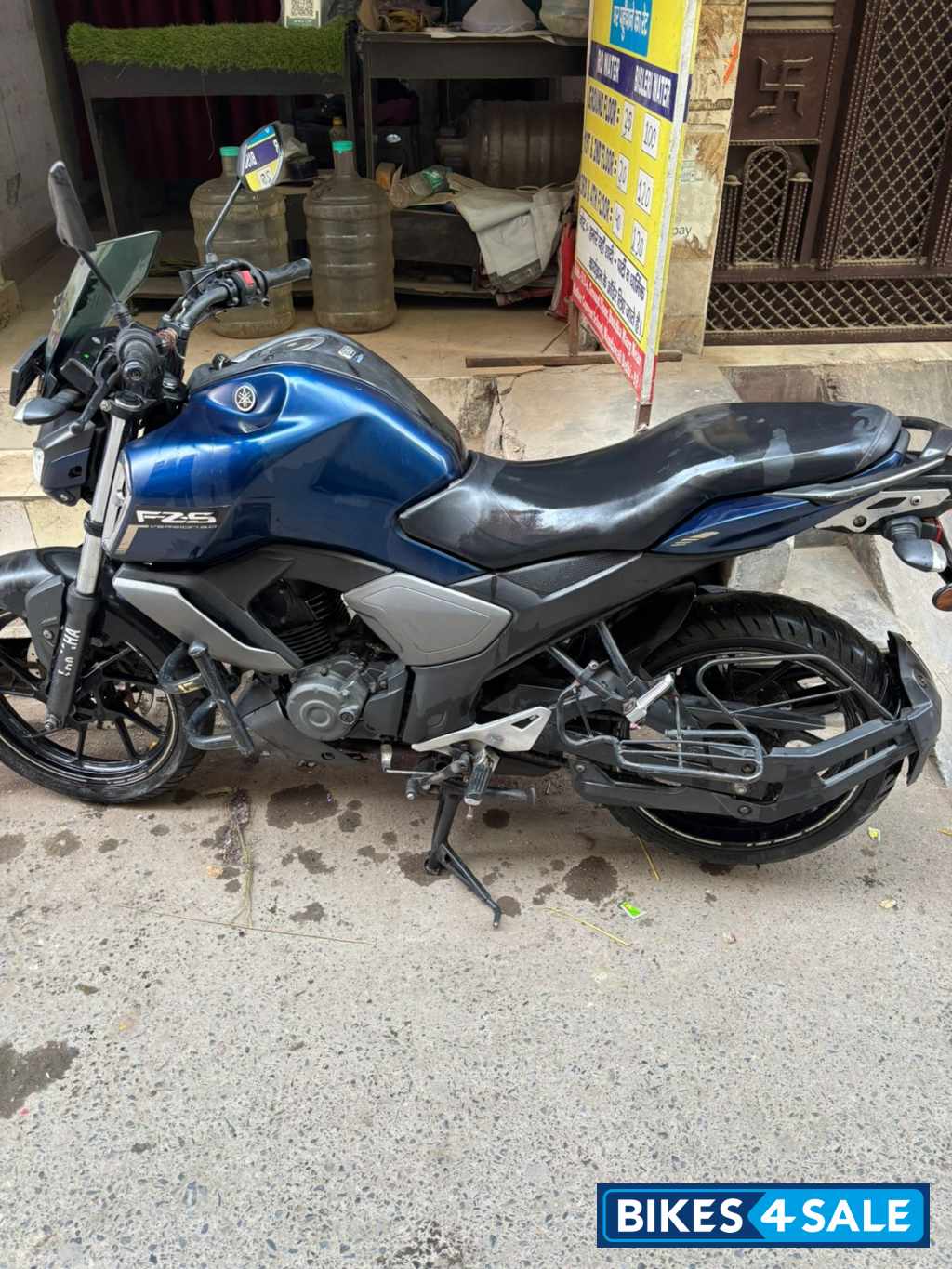 Blue Yamaha FZ-S