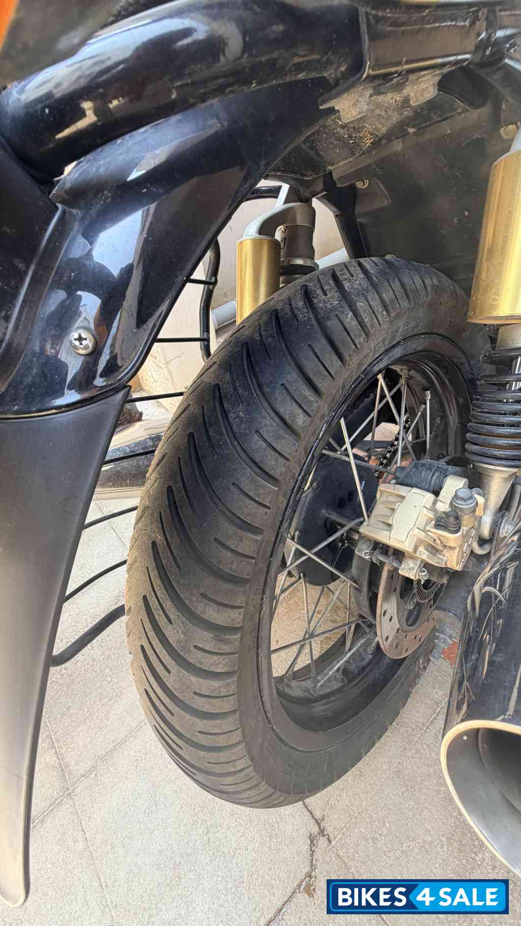 White Red Royal Enfield Interceptor 650 Twin