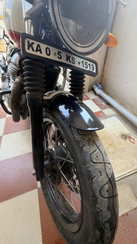 White Red Royal Enfield Interceptor 650 Twin