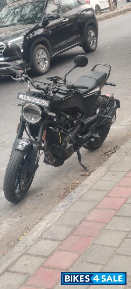 Husqvarna Svartpilen 250