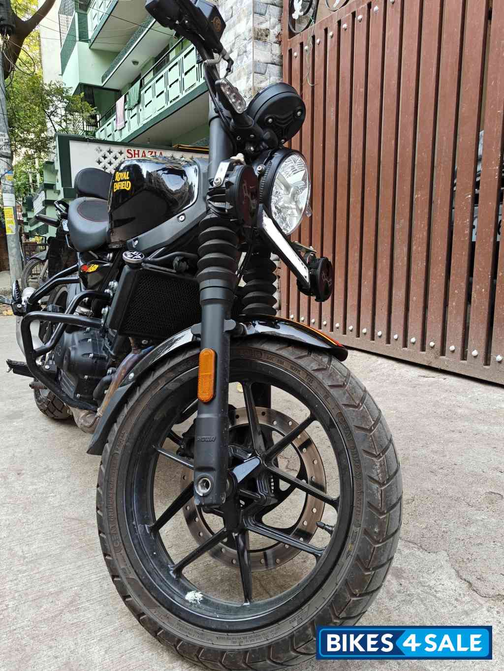Playa Black Royal Enfield Guerrilla 450 Dash