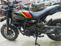 Playa Black Royal Enfield Guerrilla 450 Dash