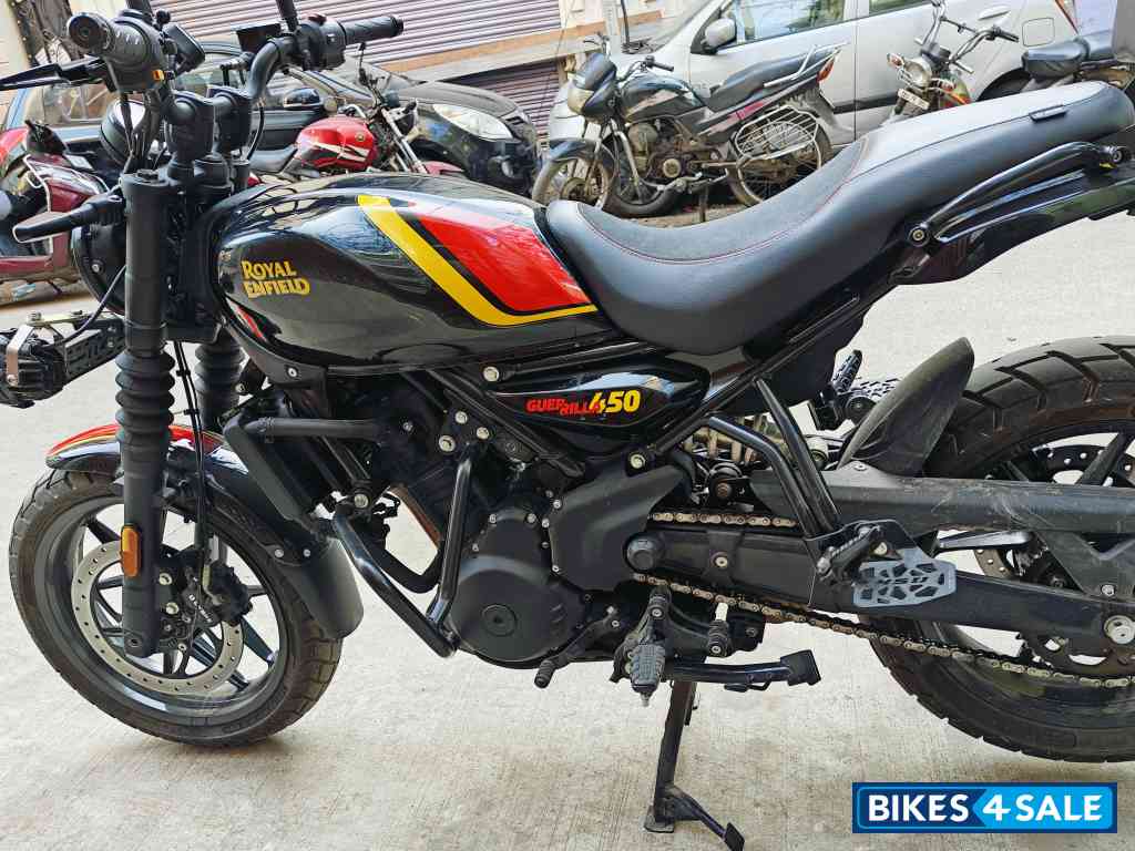 Playa Black Royal Enfield Guerrilla 450 Dash