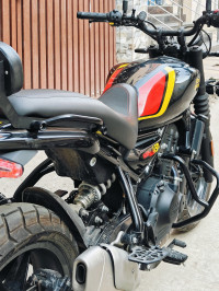 Playa Black Royal Enfield Guerrilla 450 Dash