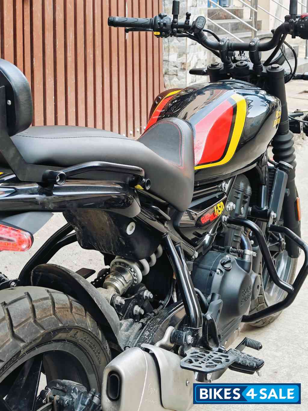 Playa Black Royal Enfield Guerrilla 450 Dash