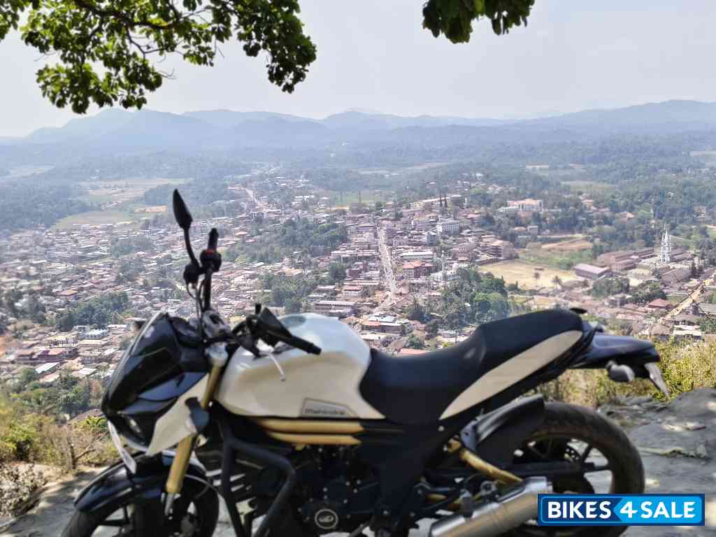 Mahindra Mojo XT 300