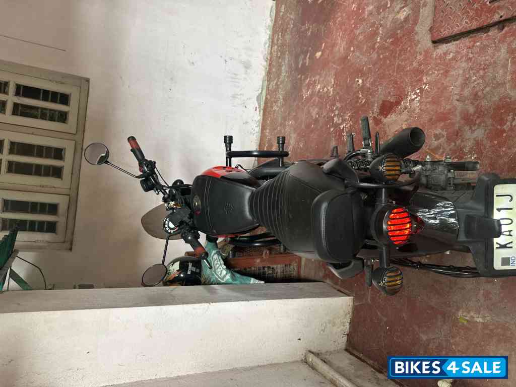 Rebel Red Royal Enfield Hunter 350 Retro