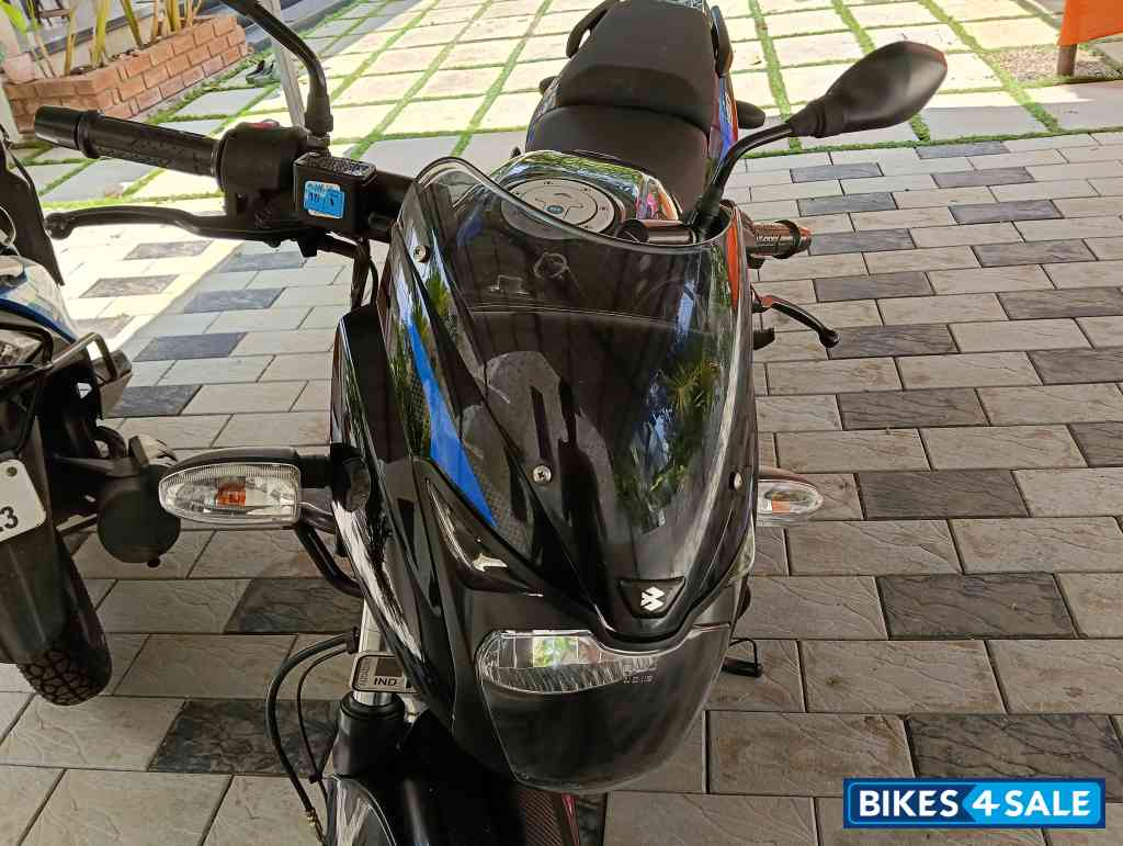 Black And Blue Bajaj Pulsar 150 Twin Disc BS6