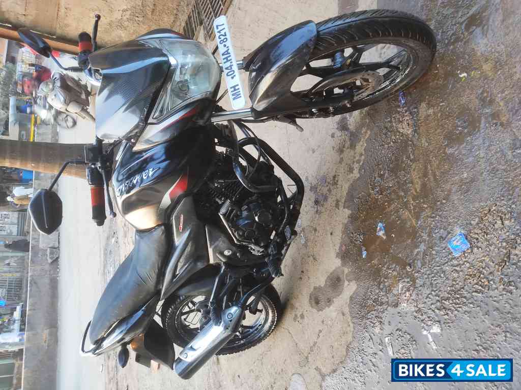 Black Bajaj Discover 150 S Black Bajaj Discover 150 S