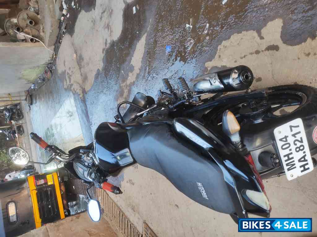 Black Bajaj Discover 150 S Black Bajaj Discover 150 S