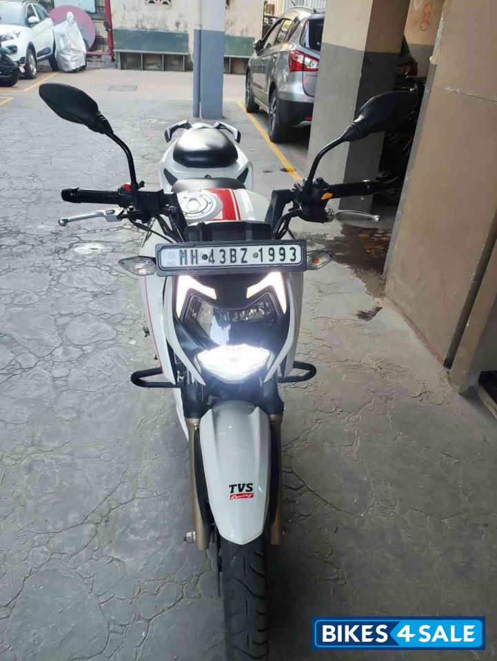 White TVS Apache RTR 200 4V ABS
