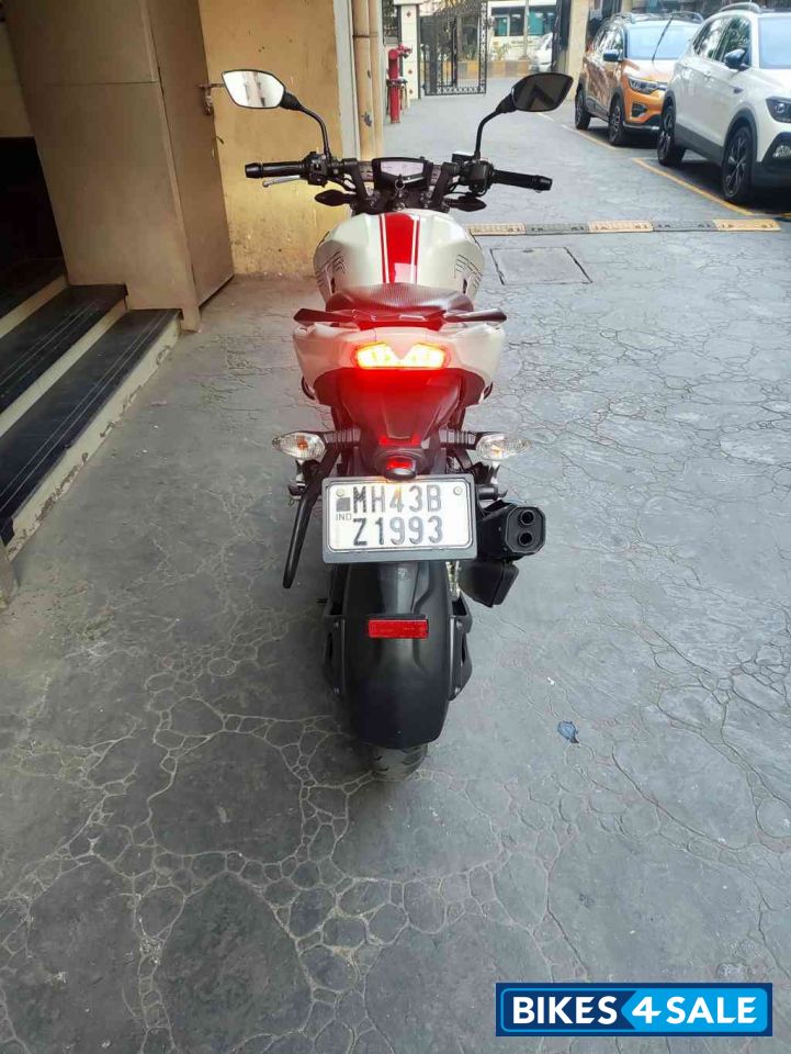 White TVS Apache RTR 200 4V ABS