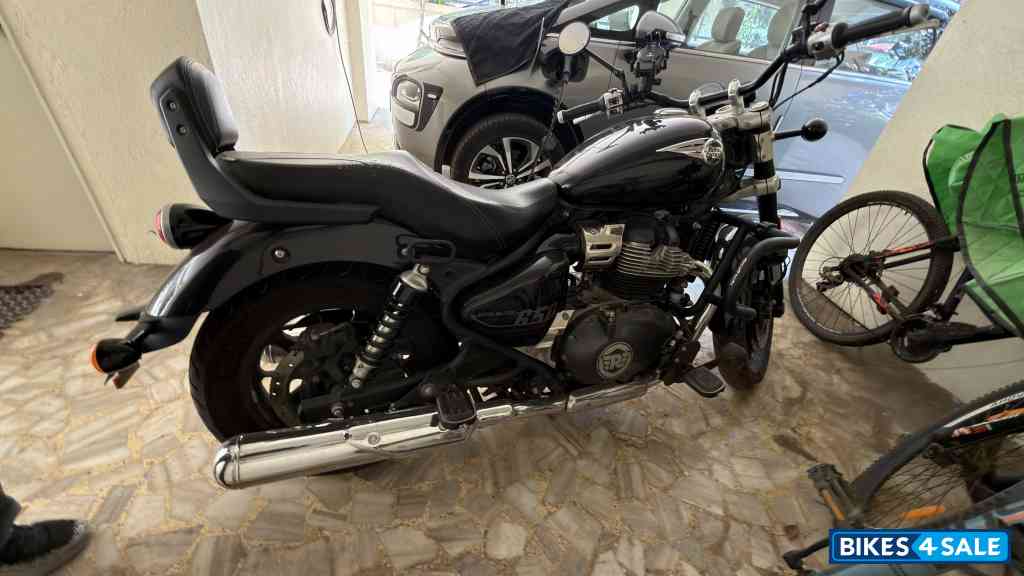 Astral Black Royal Enfield Super Meteor 650