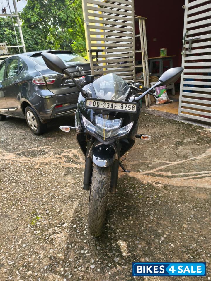 Black Suzuki Gixxer SF Black Suzuki Gixxer SF