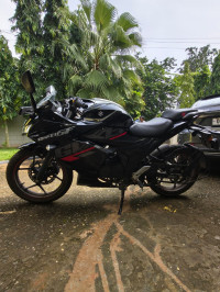 Black Suzuki Gixxer SF