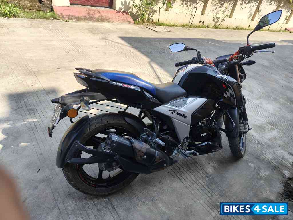 Black TVS Apache RTR 160 4V