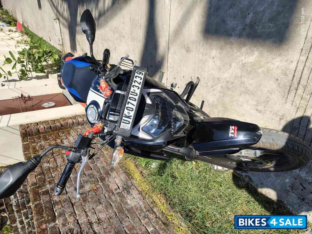 Black TVS Apache RTR 160 4V