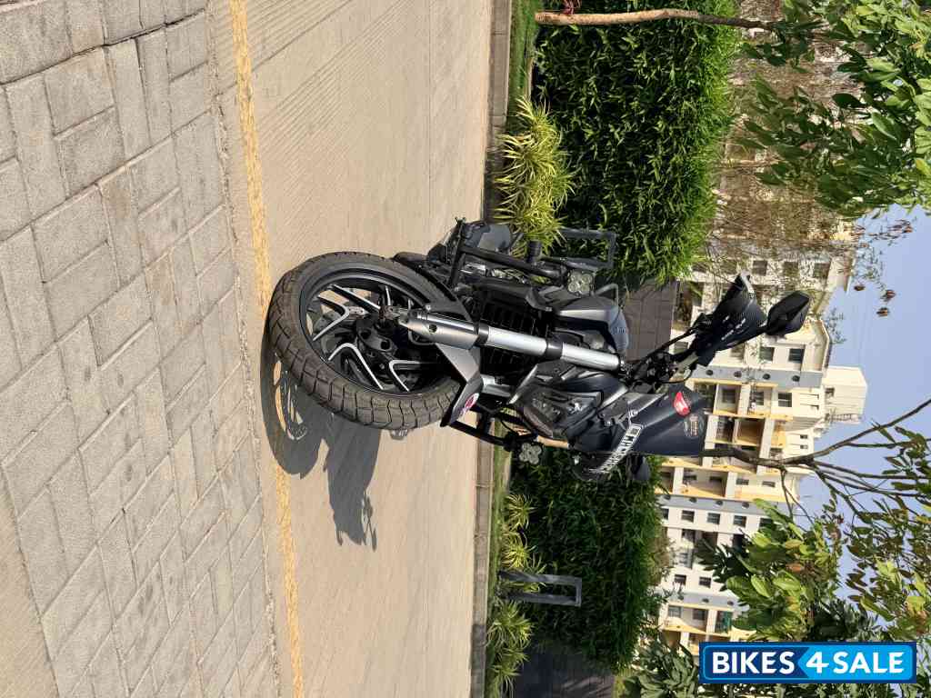 Black Bajaj Dominar 400 Disc