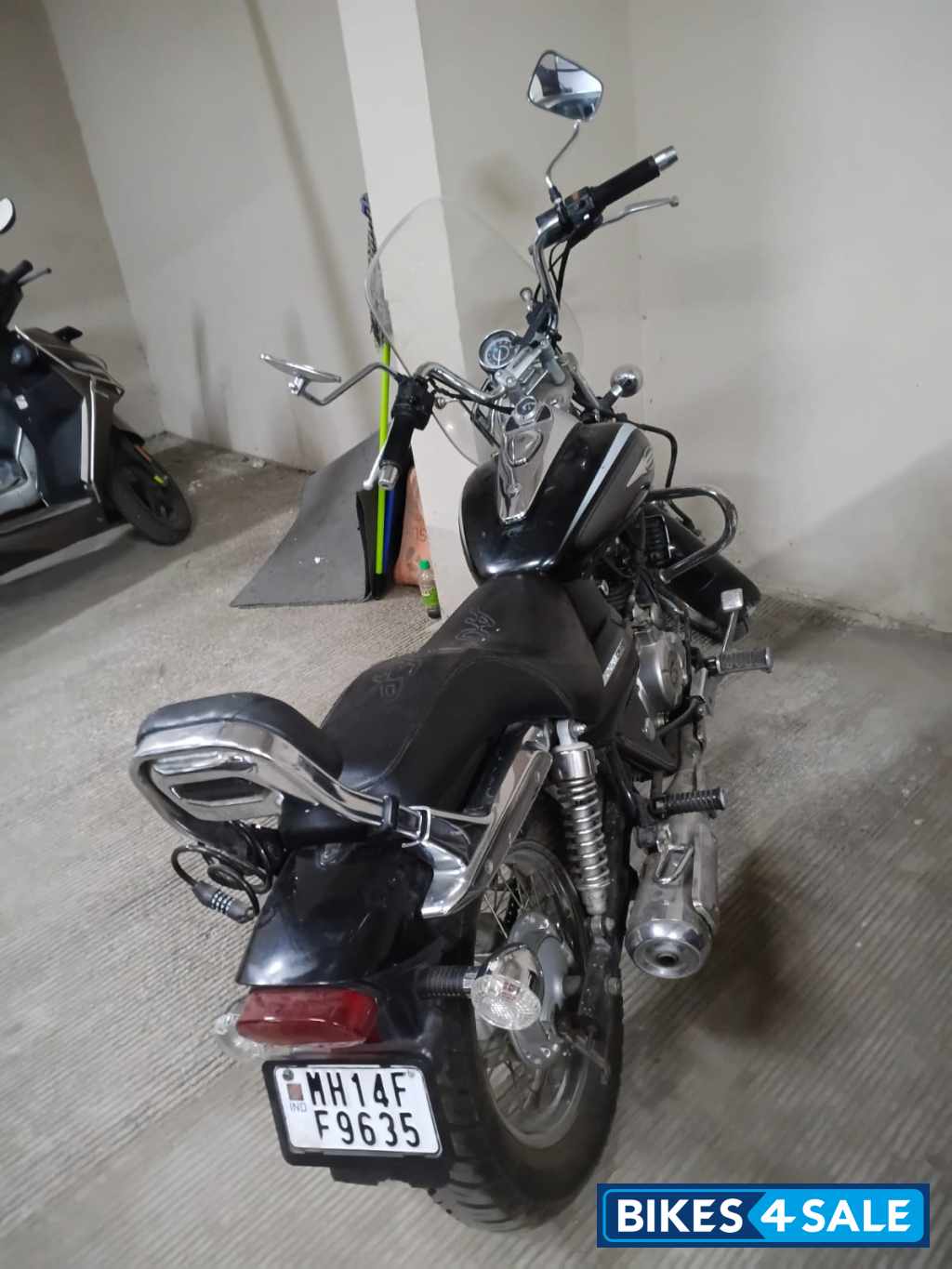 Black Silver Bajaj Avenger Cruise 220