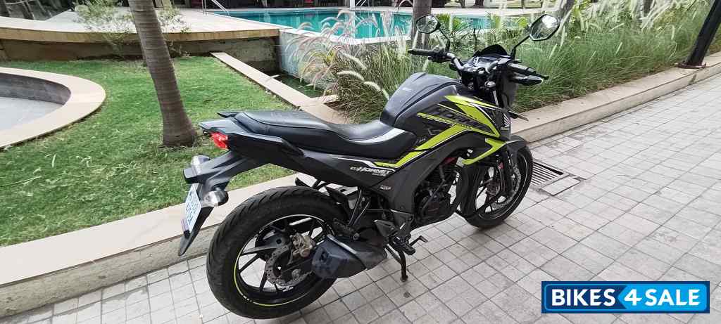 Neon Green Grey Honda CB Hornet 160R ABS