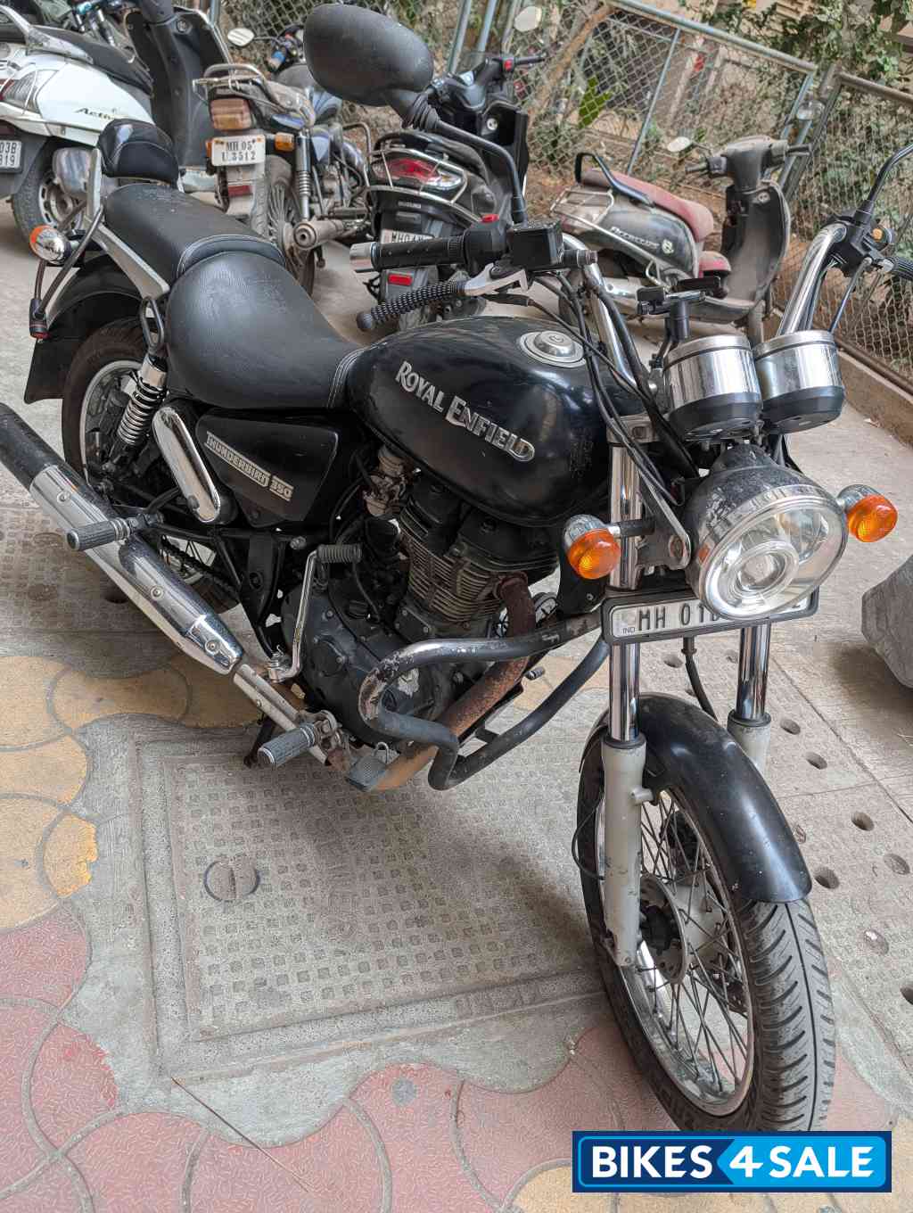 Black Royal Enfield Thunderbird 350