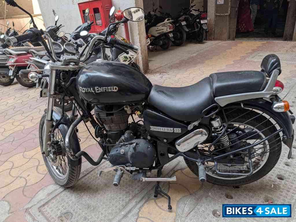 Black Royal Enfield Thunderbird 350