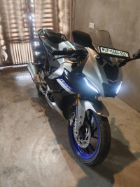 White Matallic C Yamaha R15M