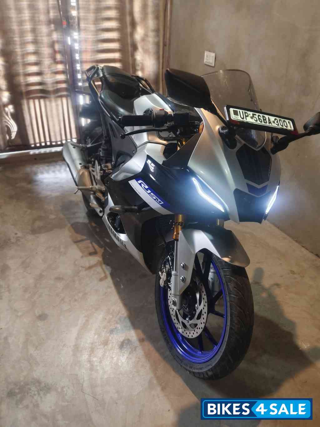 White Matallic C Yamaha R15M