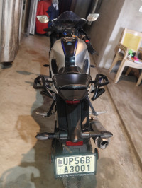 White Matallic C Yamaha R15M