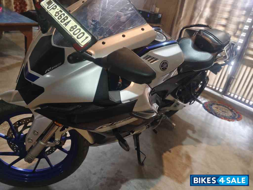 White Matallic C Yamaha R15M