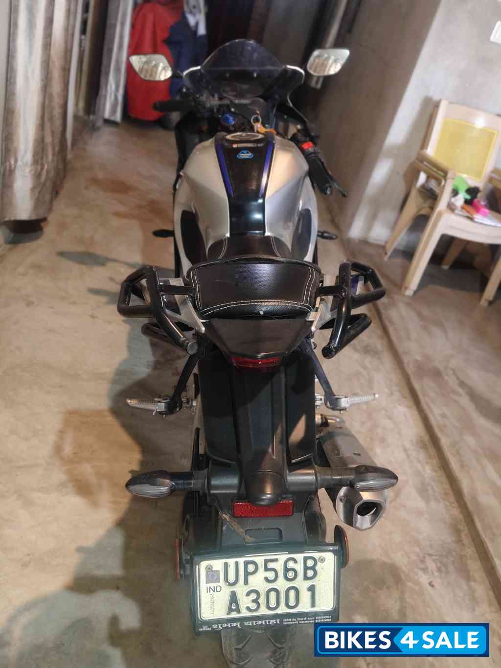 White Matallic C Yamaha R15M