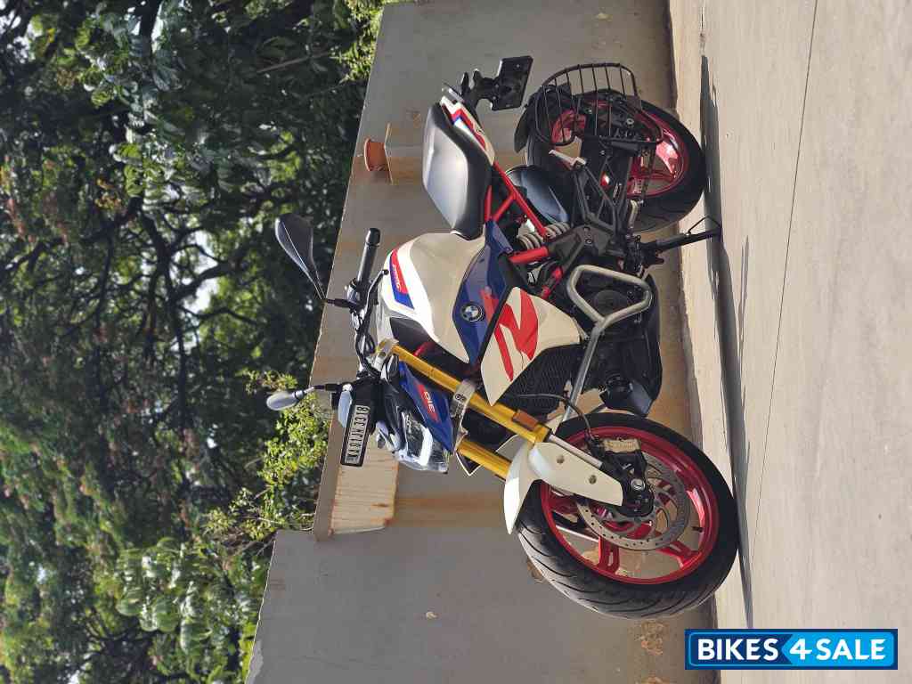 Racing Blue BMW G 310 R