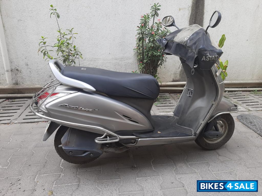 Silver (grey) Honda Activa 4G
