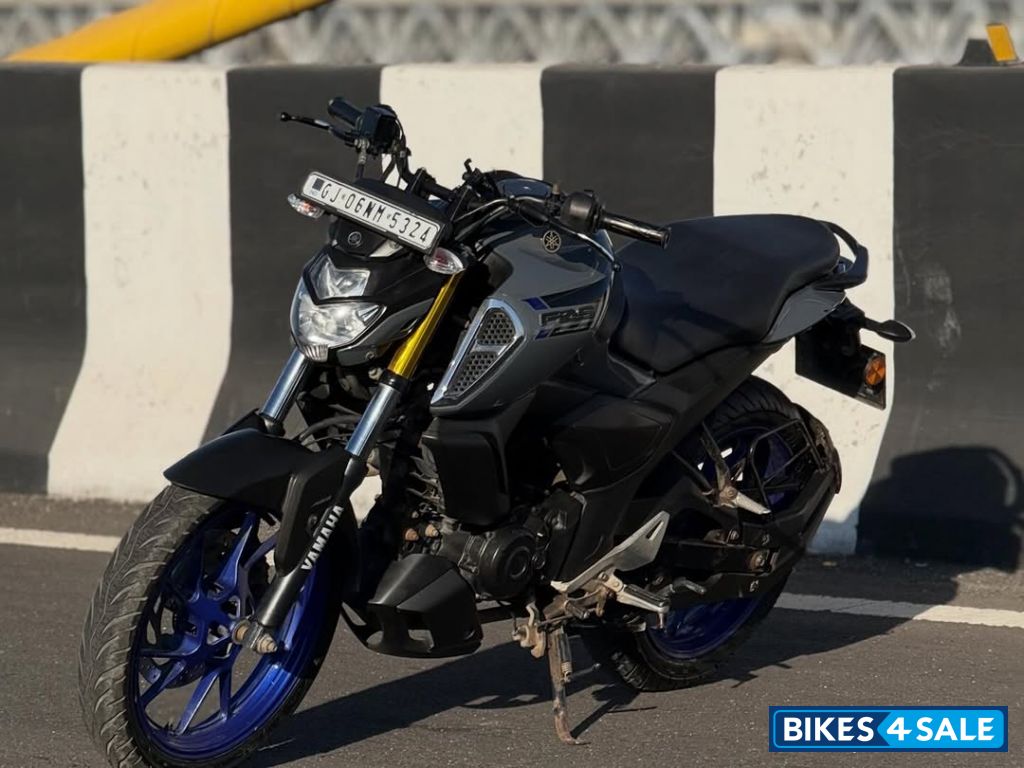 Yamaha FZS-FI Deluxe