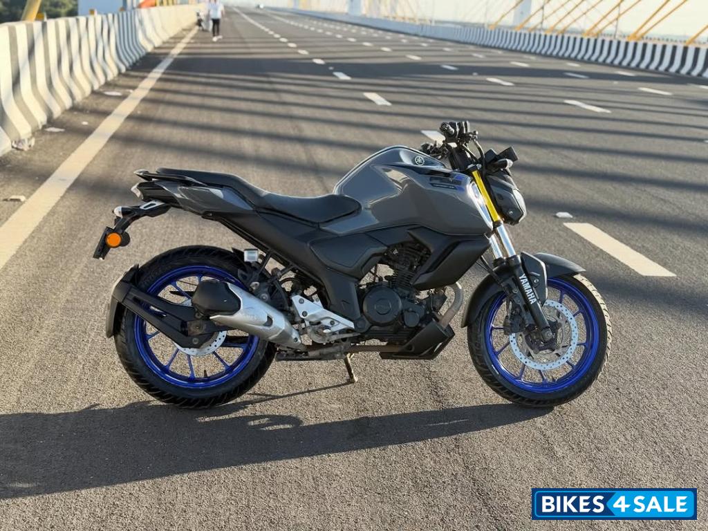 Yamaha FZS-FI Deluxe