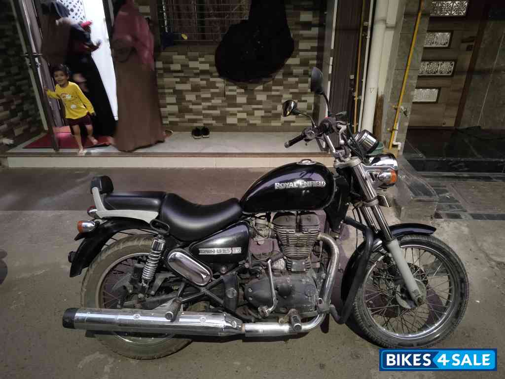 Black Royal Enfield Thunderbird 350