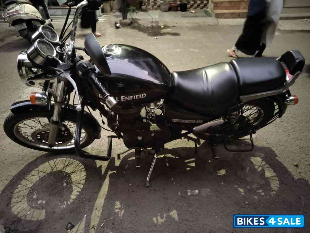 Black Royal Enfield Thunderbird 350