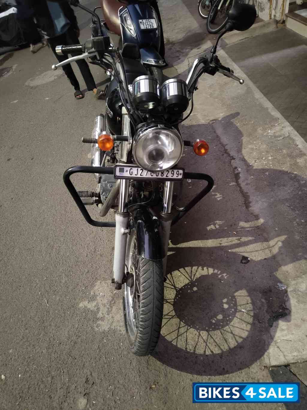 Black Royal Enfield Thunderbird 350