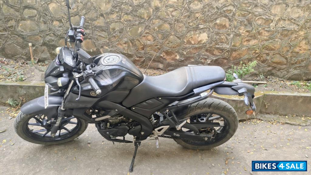 Black Yamaha MT-15 Black Yamaha MT-15